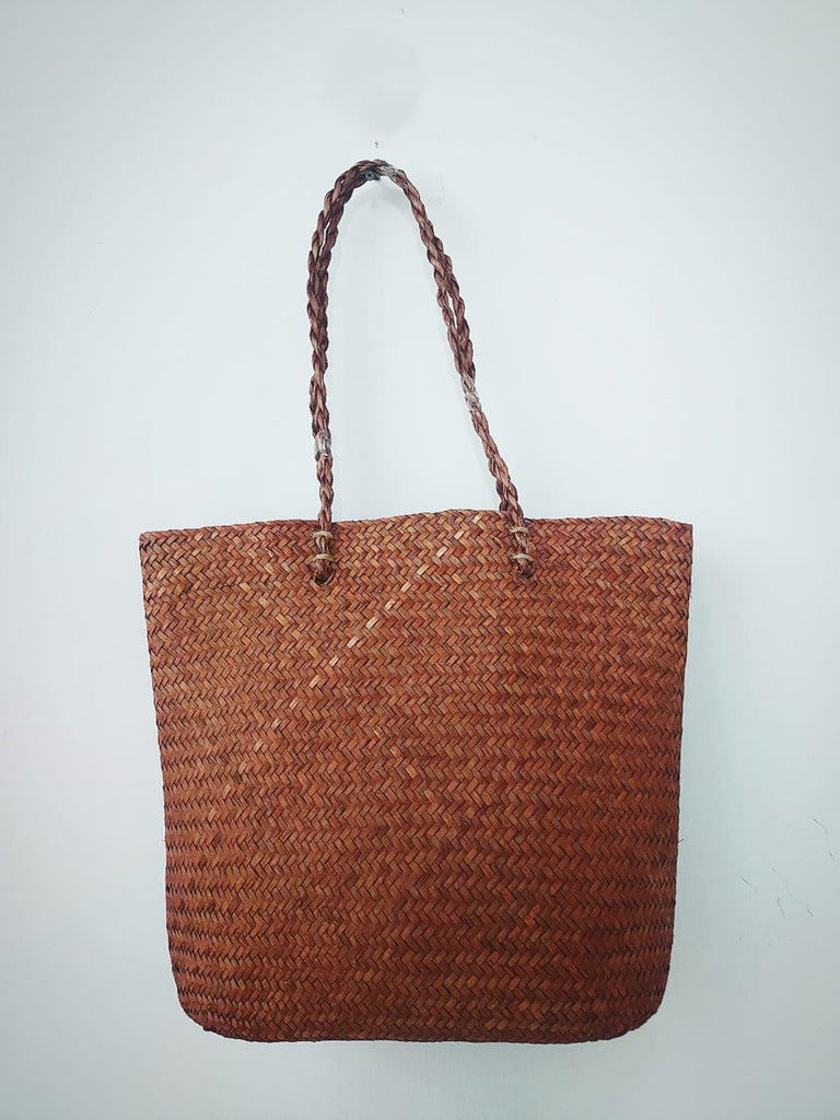 Handwoven palm leaf shopping bag – - Main Image