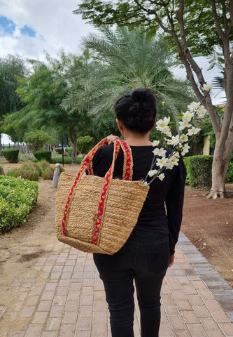 Jute tote bag with multicolor straps
